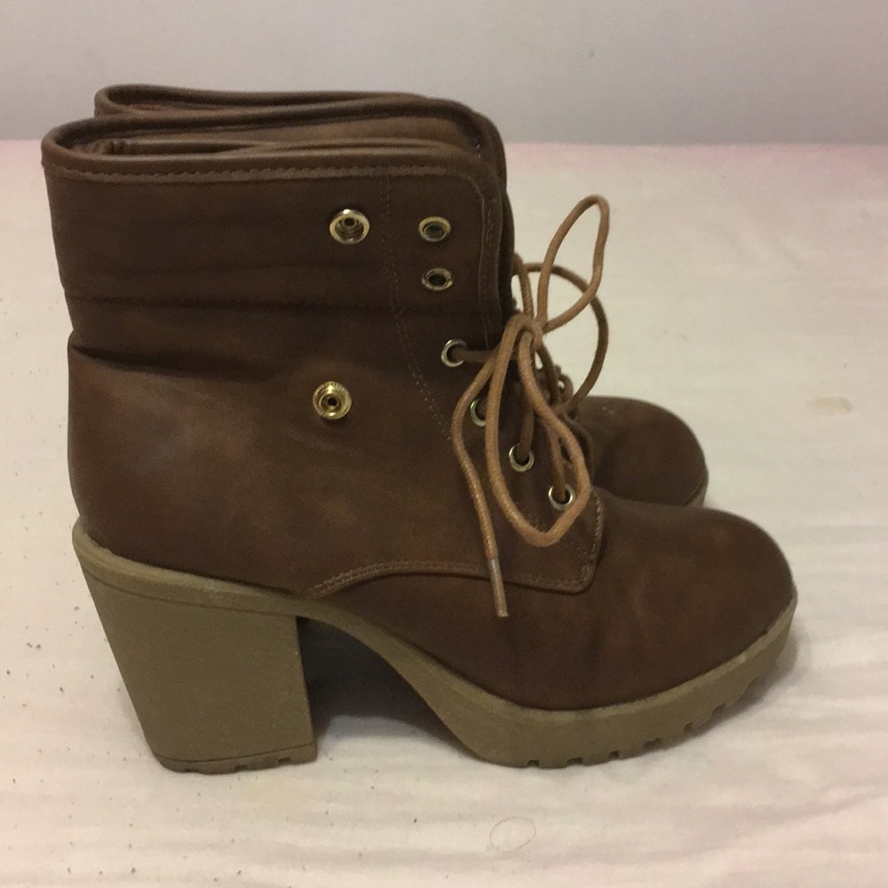 “high heel boots”